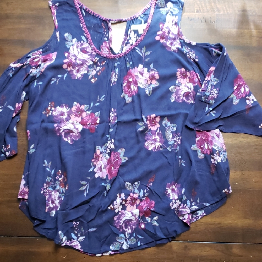 living☆doll cold shoulder top